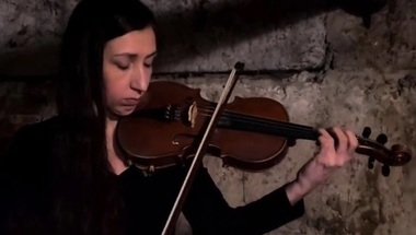 Vioara devine "armă a rezistenţei" în adăposturile ucrainene - VIDEO