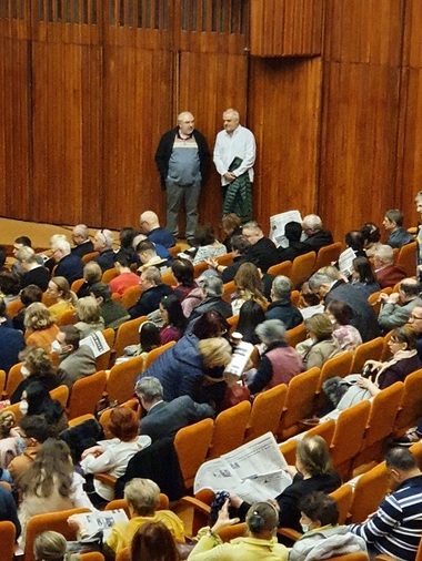 Mihai Călin, despre distribuirea unui ziar antisemit în Sala Mare a TNB: Direcţia TNB cere acum ancheta poliţiei! Culmea ipocriziei. Ministrul Culturii: „Nu putem tolera ca o instituţie-simbol să devină spaţiu de propagare a unor materiale private