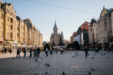 Primăria Timişoara plăteşte aproape 65.000 de euro către Ordinul Arhitectilor pentru organizarea concursului internaţional de solutii de reamenajare în Piaţa Victoriei
