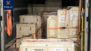 Un convoi care transporta opere de artă „inestimabile” din muzee ruseşti, interceptat la frontiera finlandeză. Încărcătura, asimilată produselor de lux, confiscată