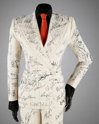 Victoria & Albert Museum a primit „costumul autograf” semnat de staruri la galele BAFTA şi Oscar