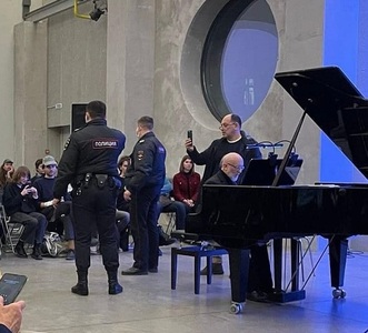 Pianistul Alexei Lubimov a cântat la Moscova o operă ucraineană iar recitalul său a fost întrerupt de Poliţie - VIDEO