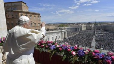 Papa Francisc a cerut, în mesajul său "Urbi et Orbi", pace în Ucraina "cuprinsă de un război crud şi lipsit de sens": "Să ne lăsăm cuceriţi de pacea lui Hristos!" - VIDEO