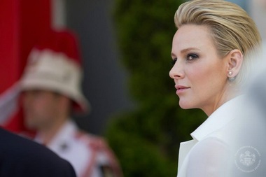 Charlene de Monaco a pozat alături de familie în primul portret oficial de la revenire sa în ţară - FOTO