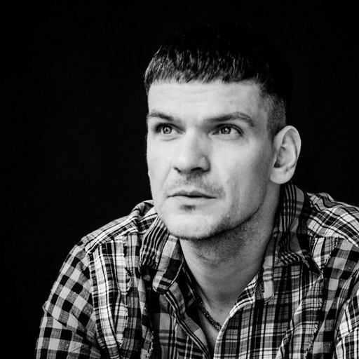 Tudor Chirilă: Poate ar fi momentul să vorbim şi despre stigmatizarea studentelor care refuză să se dezbrace complet la clasă în virtutea unor exerciţii de „actorie” 