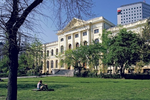 Noaptea Muzeelor la „Antipa”: Seară de folk în grădină şi activităţi de colectare a insectelor nocturne