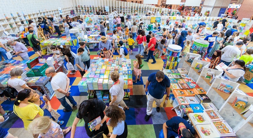 Extraction prosperity Very angry UPDATE Cele mai vândute cărţi la Bookfest 2022... | News.ro