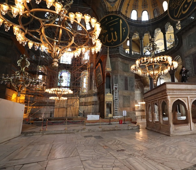 Podelele de marmură din Bazilica Sfânta Sofia au suferit "daune imense" în timpul curăţării - FOTO