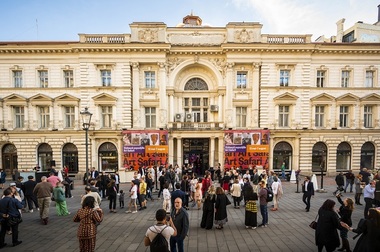 Art Safari face schimb de exponate cu Muzeul Tehnic, găzduind expoziţii simultane, timp de două săptămâni. Un costum de astronaut, celebra motoretă Carpaţi, o bicicletă de acum 150 de ani, printre exponate