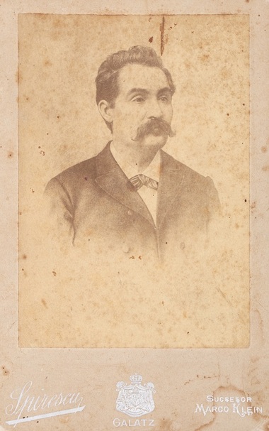 Ultima fotografie cunoscută cu Mihai Eminescu, vândută la licitaţie cu 6.000 de euro. Ediţia interzisă în '48 a "Operelor complecte" ale poetului, adjudecată - FOTO