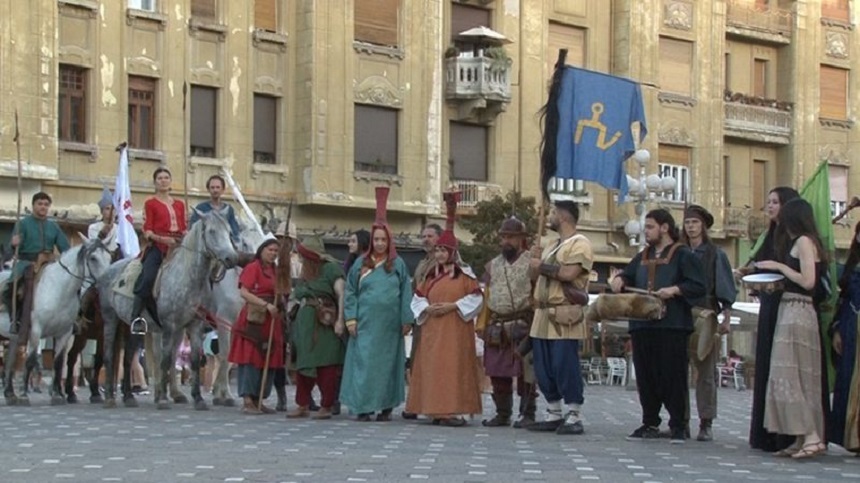 Războinici, cavaleri şi domniţie, în paradă prin centrul oraşului Timişoara la Festivalul Medieval/ Urmează Marele Turnir - FOTO
