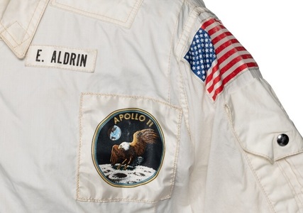 Jacheta astronautului Buzz Aldrin purtată în misiunea istorică Apollo 11 a fost adjudecată contra sumei de 2,8 milioane de dolari 