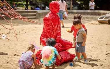 O sculptură care îl reprezintă pe Vladimir Putin a apărut la un loc de joacă din Central Park în New York - FOTO