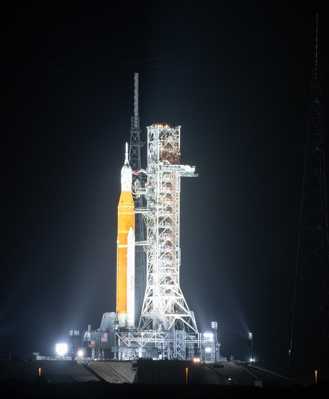 UPDATE - NASA a amânat lansarea mega-rachetei SLS către Lună pentru 2 septembrie. Inginerii au depistat probleme tehnice înainte de decolare - VIDEO