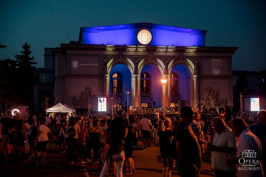 Mai mult de 2.000 de spectatori au participat la Promenada Operei - FOTO