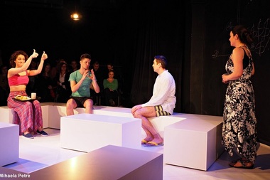 „Bani, timp şi alţi demoni”, în regia dramaturgului Radu Popescu, deschide stagiunea la Teatrul Godot