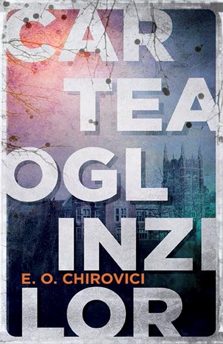 Romanul „Cartea oglinzilor” de Eugen Ovidiu Chirovici, adaptat pentru cinema. Russel Crowe va fi detectiv în filmul „Sleeping Dogs”