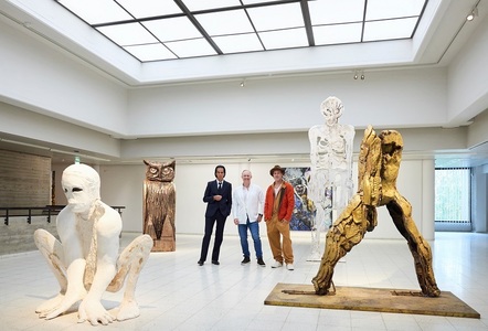 Brad Pitt a debutat ca sculptor în cadrul unei expoziţii organizate în Finlanda - FOTO
