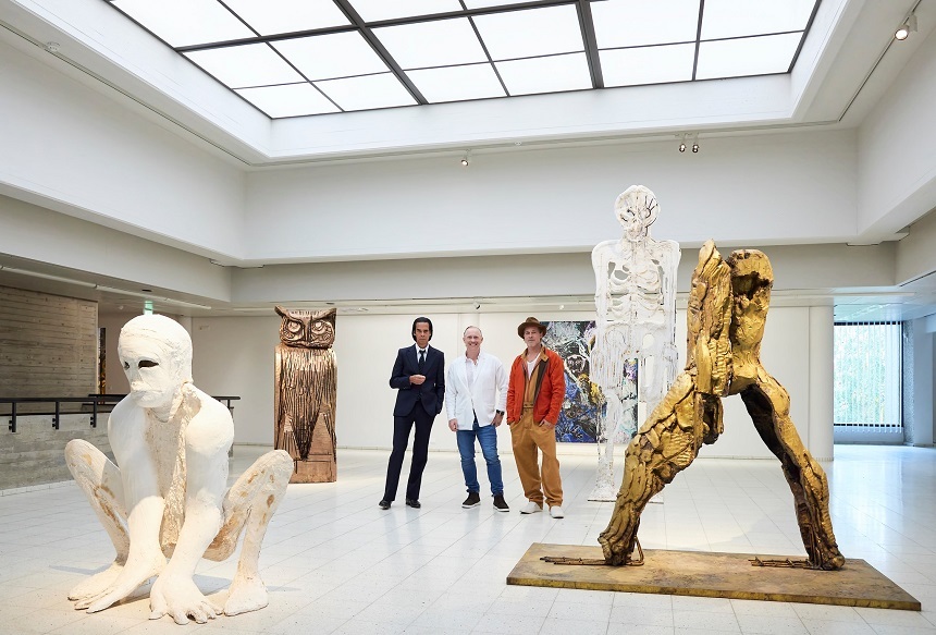 Brad Pitt a debutat ca sculptor în cadrul unei expoziţii organizate în Finlanda - FOTO
