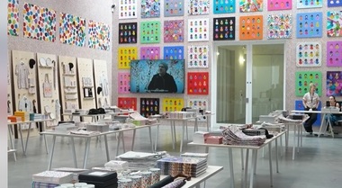 Damien Hirst expune la Londra NFT-uri şi îşi arde picturile - VIDEO