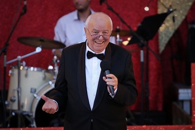 Actori, regizori, cântăreţi i-au adus omagii actorului Alexandru Arşinel: „Un izvor nesecat de bucurie” - FOTO