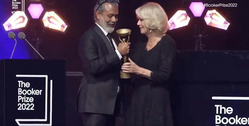 Shehan Karunatilaka a câştigat premiul Booker pentru romanul "The Seven Moons of Maali Almeida" - VIDEO