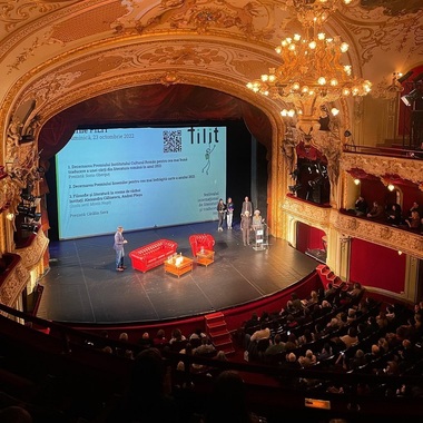 Marian Ochoa de Eribe şi Eta Hrubaru, câştigătoarele premiului ICR pentru cea mai bună traducere a unei cărţi din literatura română la FILIT