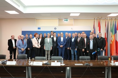 Marcel Boloş a semnat contracte de investiţii de peste 20 de milioane de euro pentru 4 noi rute turistice şi culturale  