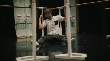 Dansatorul şi coregraful ucrainian Anton Ovchinnikov, performance special la Bucureşti