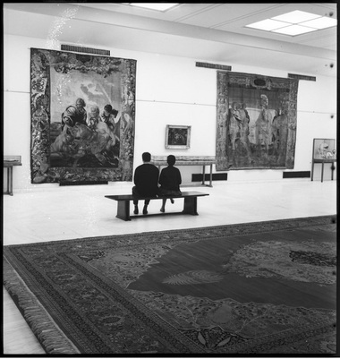 Istoria spaţiilor expoziţionale din Capitală, în fotografii din colecţia istoricului de artă şi fotografului Mihai Oroveanu