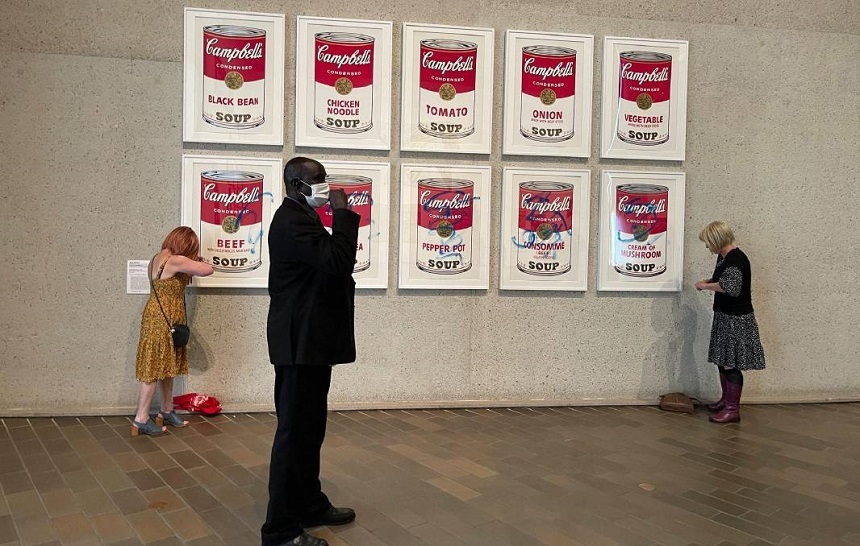 O operă celebră de Andy Warhol, ţinta manifestanţilor pro-climat din Australia - VIDEO