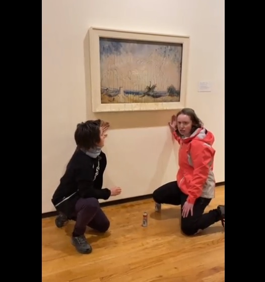 Activişti pentru climă au stropit o pictură de Emily Carr cu sirop de arţar, la Galeria de Artă din Vancouver - VIDEO