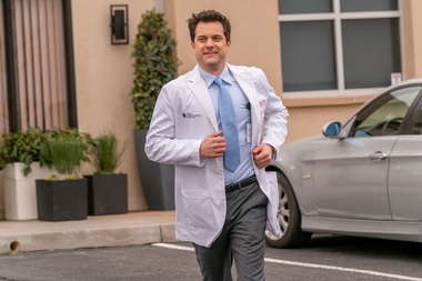 Serialul „Doctorul Moarte/ Dr. Death”, cu Joshua Jackson, Alec Baldwin şi Christian Slater, începe joi pe AXN - VIDEO
