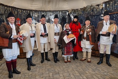 Programe speciale de Crăciun, la Televiziunea Română - Colinde, documentare şi concerte, transmisiuni în direct de la Patriarhia Română, Catedrala Sfântul Iosif şi Vatican, filme 