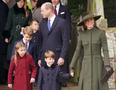 Prinţul Louis a participat alături de familia regală britanică la slujba de Crăciun, o premieră - FOTO