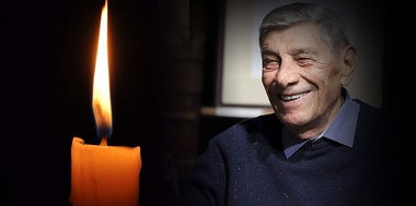 Sicriul cu trupul neînsufleţit al actorului Mitică Popescu, depus joi în foaierul Teatrului Mic. Înmormântarea are loc vineri la Cimitirul Bellu