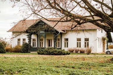 Conacul de vânătoare al contelui Zichy Ferenc din Bihor este scos la vânzare - FOTO