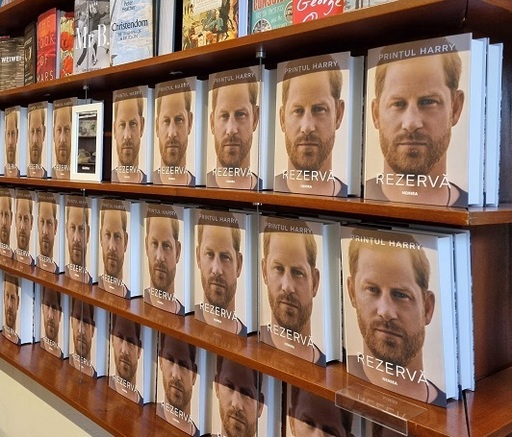 Tirajul de 15.000 de exemplare ale cărţii prinţului Harry, "Rezervă", editată de Nemira, a fost vândut 
