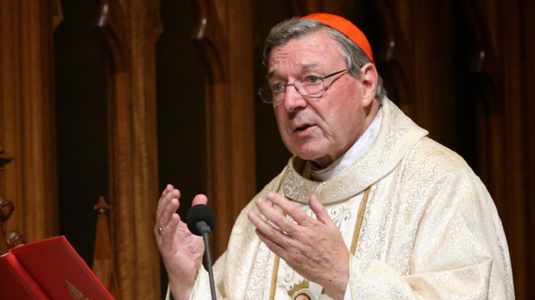 Sute de persoane au participat la funeraliile controversatului cardinal australian George Pell. Papa Francisc a participat la ultimele minute ale slujbei religioase