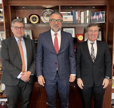 Ministrul Culturii, întâlniri cu personalităţi importante ale Congresului şi Senatului SUA, în cadrul vizitei oficiale în SUA:  În toate discuţiile am pledat pentru ridicarea parteneriatului cultural la nivelul celorlalte relaţii bilaterale