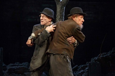 O montare a piesei "Aşteptându-l pe Godot" de Beckett a fost anulată în Ţările de Jos deoarece, distribuţia fiind exclusiv masculină, doar bărbaţii au putut participa la audieri, situaţie calificată drept discriminatorie