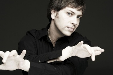 INTERVIU - Pianistul şi compozitorul Steve Barakatt, în concert la Bucureşti: „A susţine un concert este ca şi cum aş avea prieteni acasă. Când am început să planific turneul, Ateneul Român a fost una dintre sălile emblematice în care am vrut să cânt”