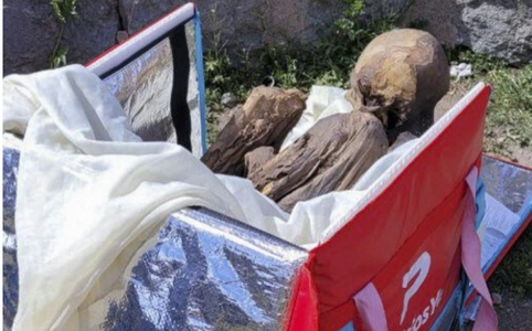 Poliţia din Peru a găsit o mumie veche de 600 – 800 de ani în geanta unui fost curier