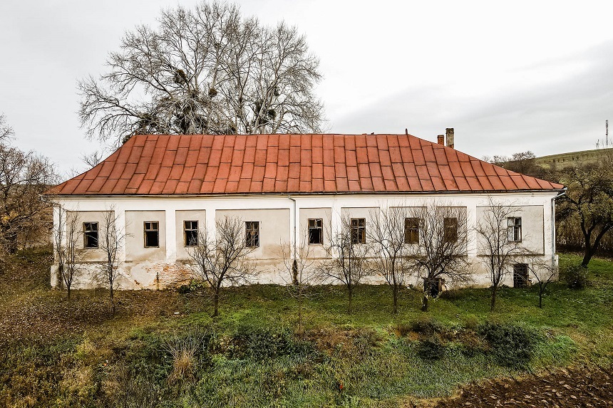 Conacul Bonis, adăpost al coroanei Ungariei, de vânzare la 145.000 de euro - FOTO