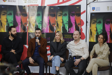 Actorul Denis Hanganu: E trist statutul actorului tânăr în România. Totul e plin de subiectivism şi de incertitudine care nu ajută sub nici un fel un actor tânăr, nu îi dă încredere - FOTO