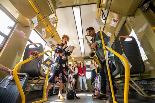 A treia ediţie a evenimentului Tramvaiul Poeziei, la Timişoara. Traseul celor cinci călătorii urbane