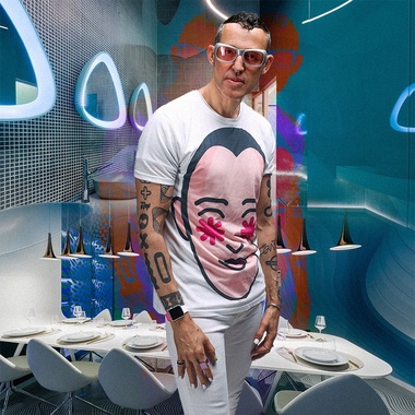 Designerul Karim Rashid: „Există un boom masiv în Bucureşti, aşa că trebuie să atragă investiţii şi turişti la nivel mondial”