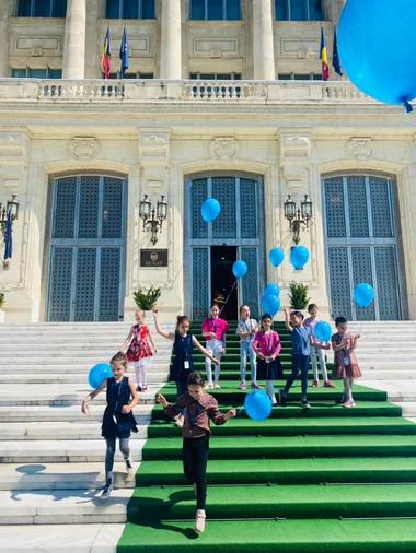 Copiii vor avea acces gratuit, de 1 Iunie, în grădinile Senatului, în sala de plen şi în biroul preşedintelui 