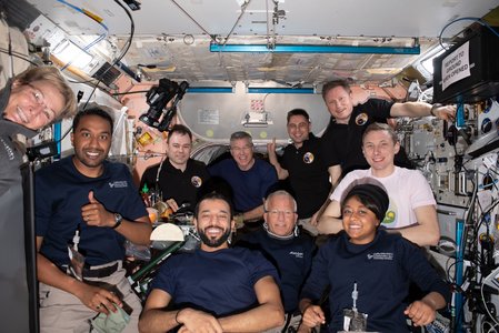 Un zbor privat al SpaceX, cu doi astronauţi saudiţi şi alţi pasageri, se întoarce de pe Staţia Spaţială Internaţională după o călătorie de nouă zile

