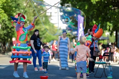 Nicuşor Dan anunţă că peste 25.000 de persoane au participat la programul ”Străzi deschise”, în primele două zile când acesta a avut loc în Cartierul Rahova